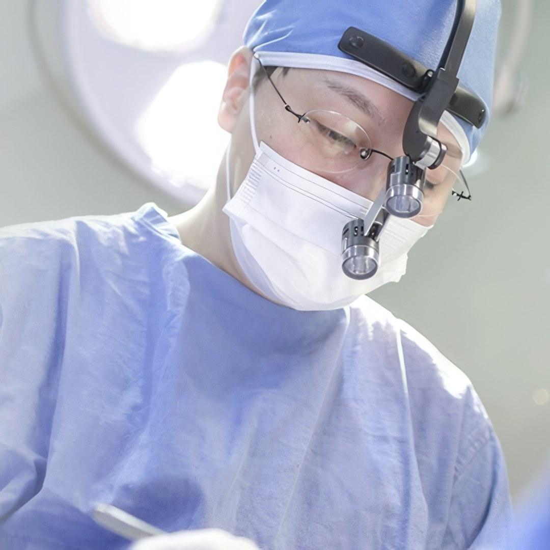 We perform highly safe surgery that avoids the nerve line.